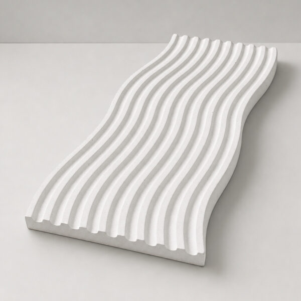 Bandeja Decorativa Ondas Artesanal M 25x12cm Em Cimento Branco, vista em perspectiva