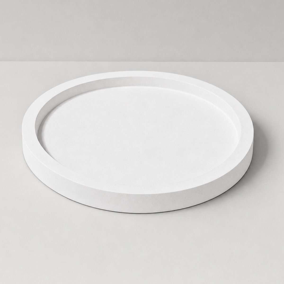 Bandeja Decorativa Redonda 29cm em Cimento Artesanal, vista em perspectiva