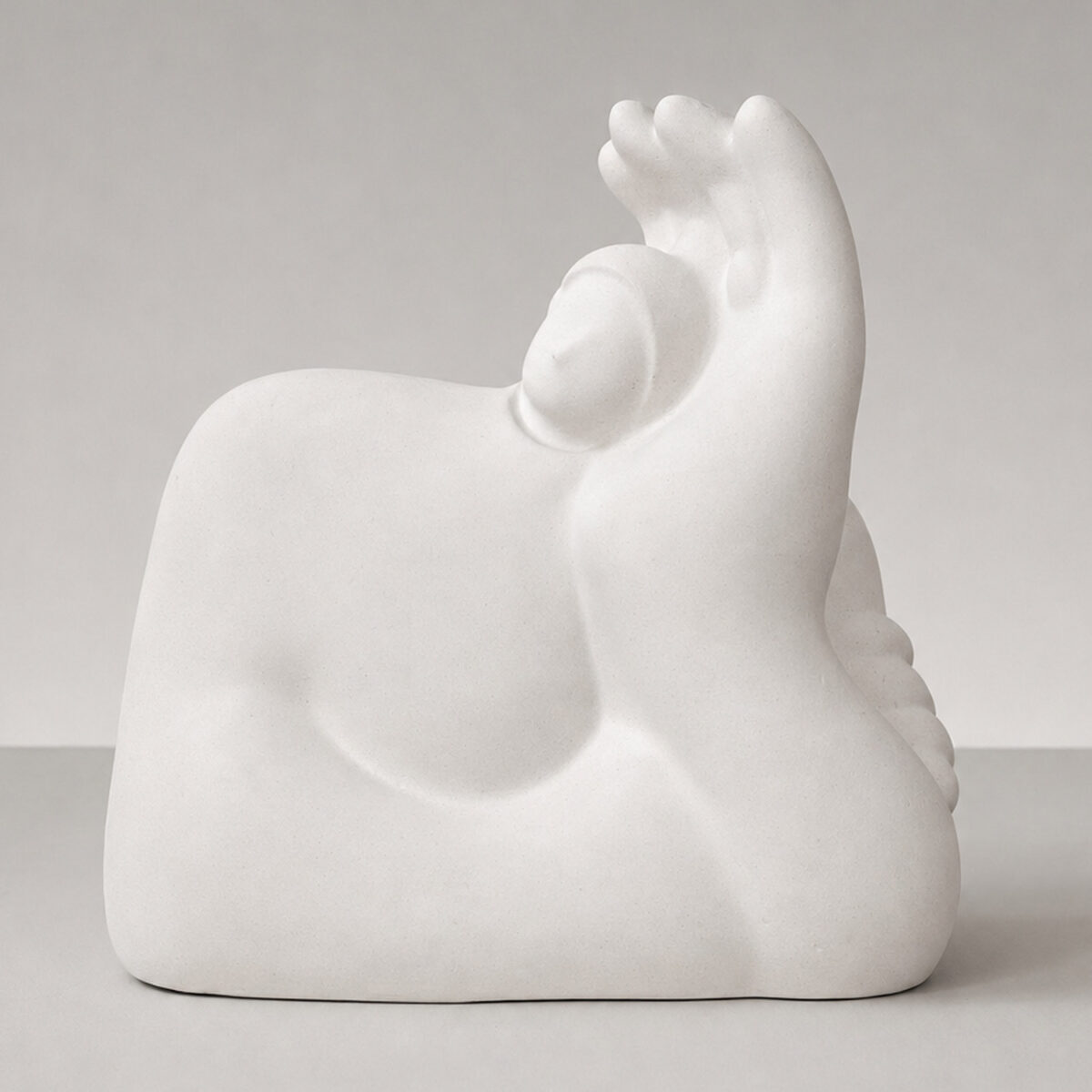 Estátua Decorativa Gigante Admirado Artesanal 9,5x9,5 cm Em Cimento, vista em perspectiva