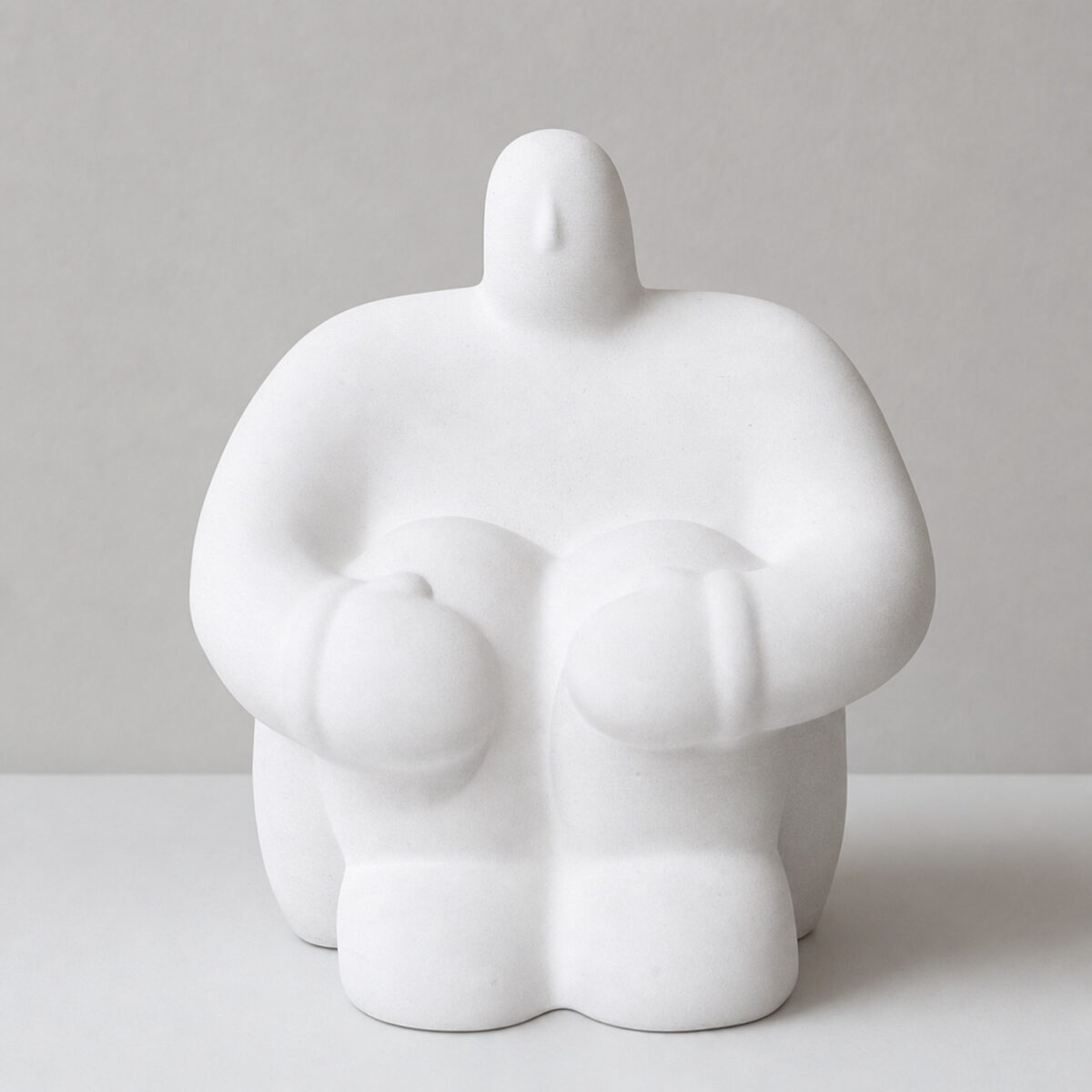 Estátua Decorativa Gigante Pensativo Artesanal 9,5x8,5cm Em Cimento, vista em perspectiva