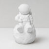 Estátua Decorativa Artesanal Astronauta 7,5cm em Cimento, vista em perspectiva