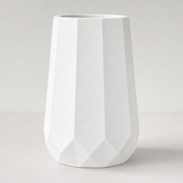 Mini Garrafa Losangos Artesanal 10x6cm em Cimento Branco, vista em perspectiva