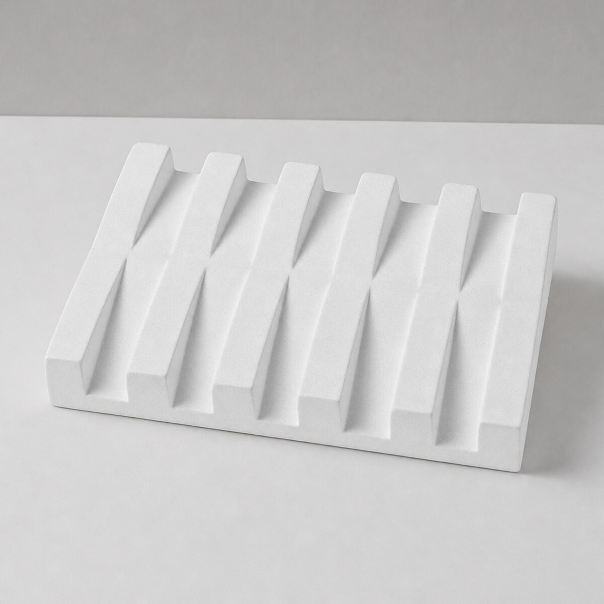Saboneteira Barra Listras 12cm em Cimento Branco Artesanal, vista em perspectiva