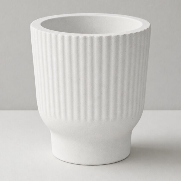 Vaso Decorativo Garrafa Invertida Listras 8cm Cimento Artesanal Vaso Decorativo Garrafa Invertida Listras 8cm Cimento Artesanal, foto de estúdio