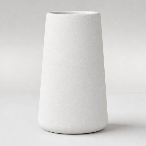 Mini Garrafa Lisa Artesanal 10x6,5cm em Cimento Branco, foto de estúdio