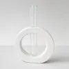 Vaso Decorativo Solitário Redondo 16,5cm Artesanal em Cimento, vista em perspectiva