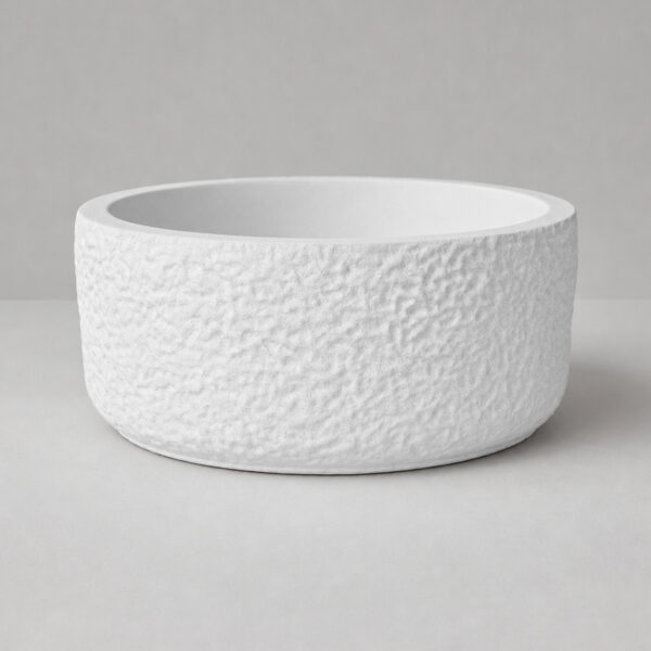 Vaso Texturizado Clássico M Baixo Artesanal 5,5x12,5cm Em Cimento Branco, foto de estúdio