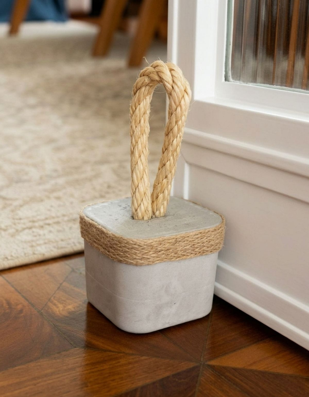 Peso de Porta Artesanal Cubo 1,5Kg Concreto com Base Anti Risco