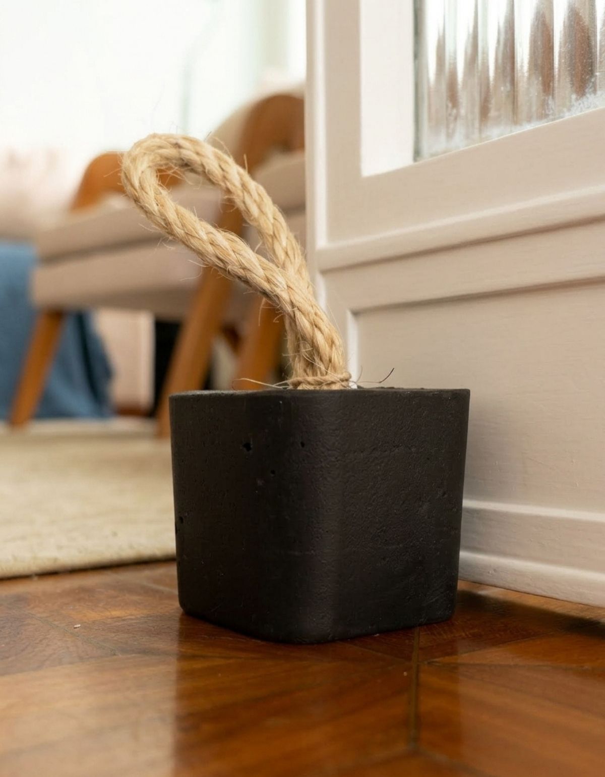 Peso de Porta Artesanal Cubo 1,5Kg Concreto com Base Anti Risco