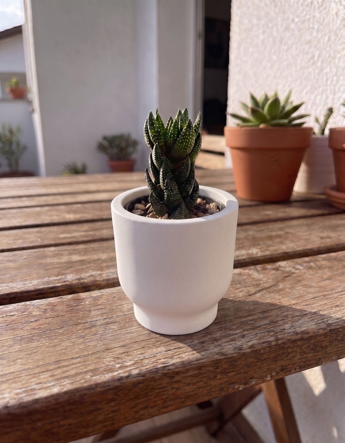 Vaso Decorativo Garrafa Invertida Lisa 9,5cm Em Cimento Artesanal
