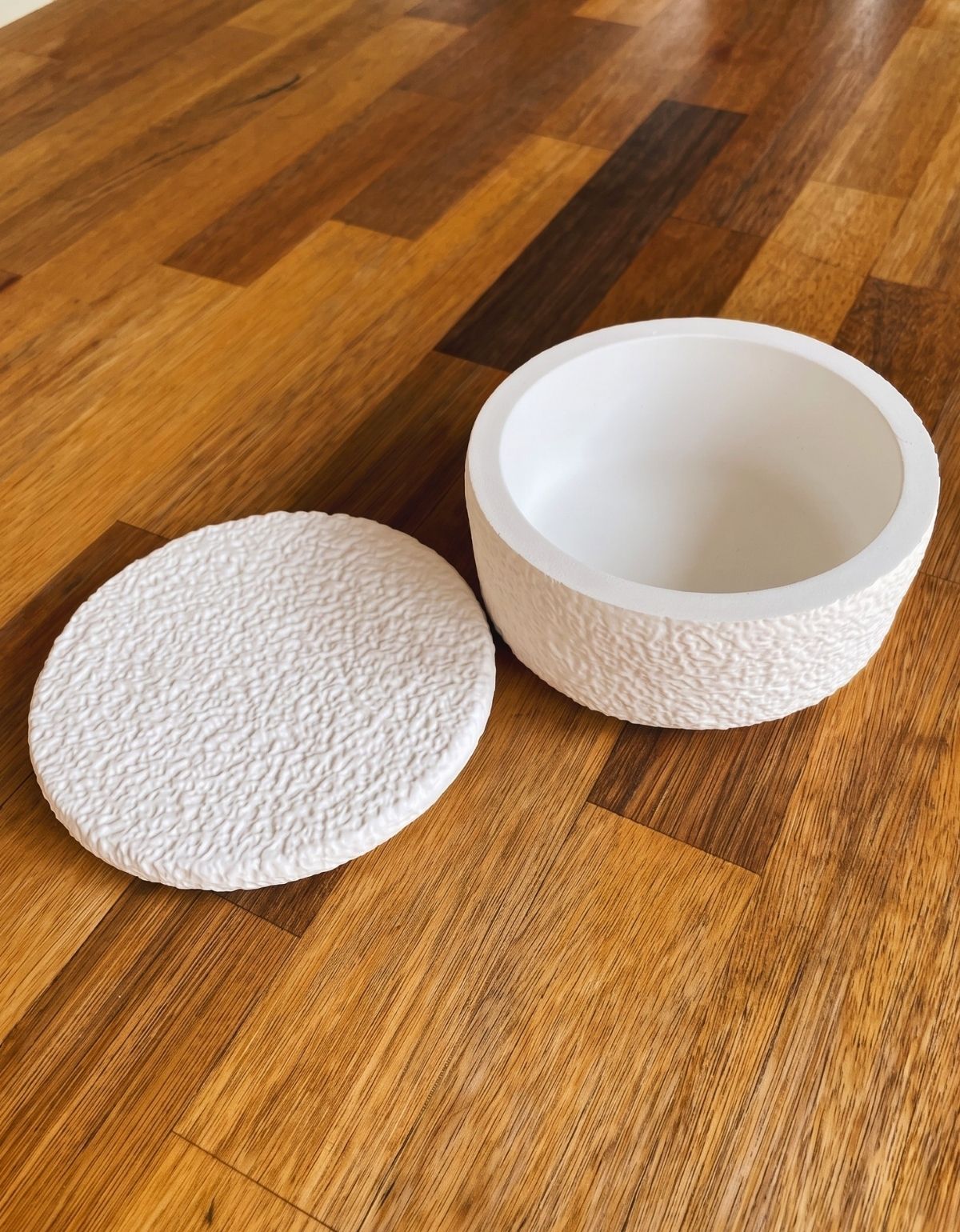 Pote Texturizado Clássico Baixo 12cm em Cimento Artesanal