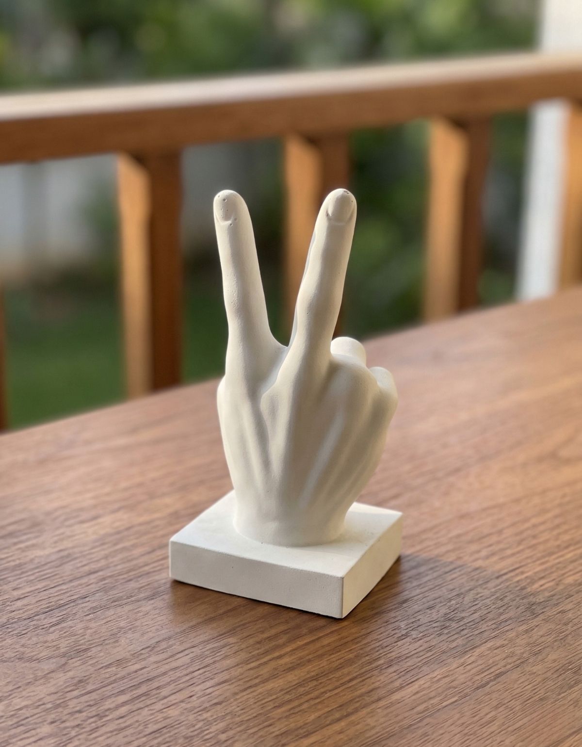 Estatua Decorativa Paz e Amor Artesanal 17cm Em Cimento