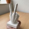Estatua Decorativa Paz e Amor Artesanal 17cm Em Cimento