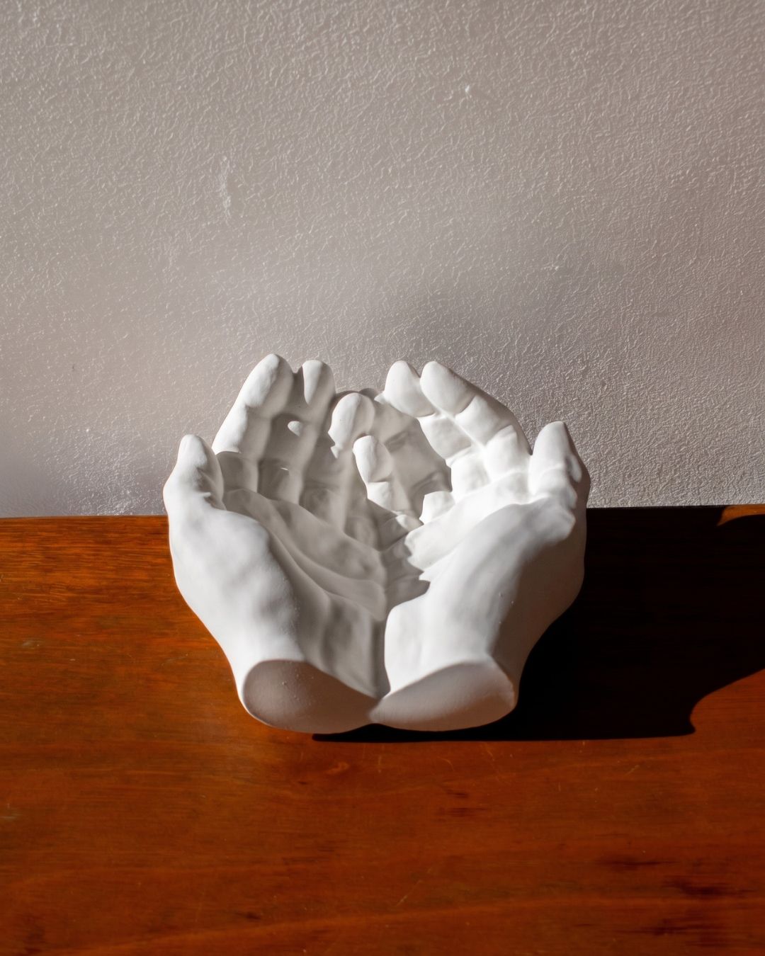Porta Objetos Decorativo Mãos 15,5cm em Cimento Artesanal