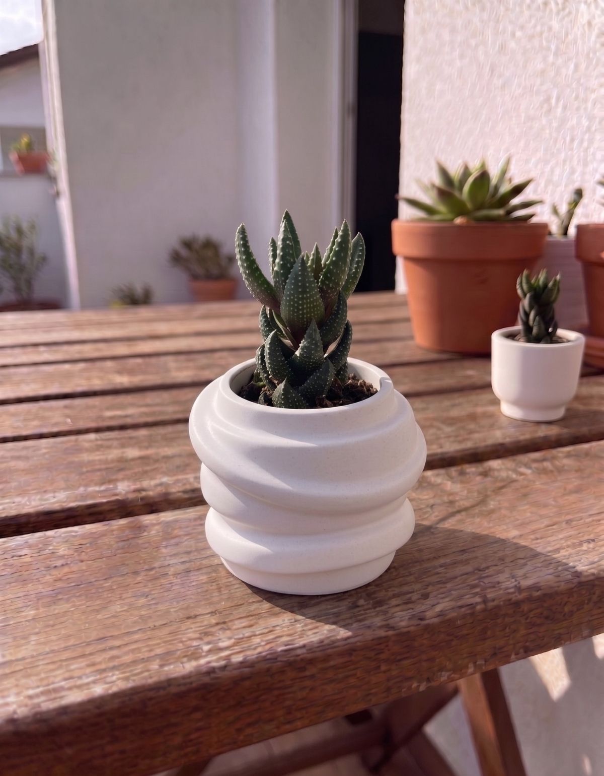 Mini Vaso Saturno Artesanal 7,5x6cm Em Resina Mineral