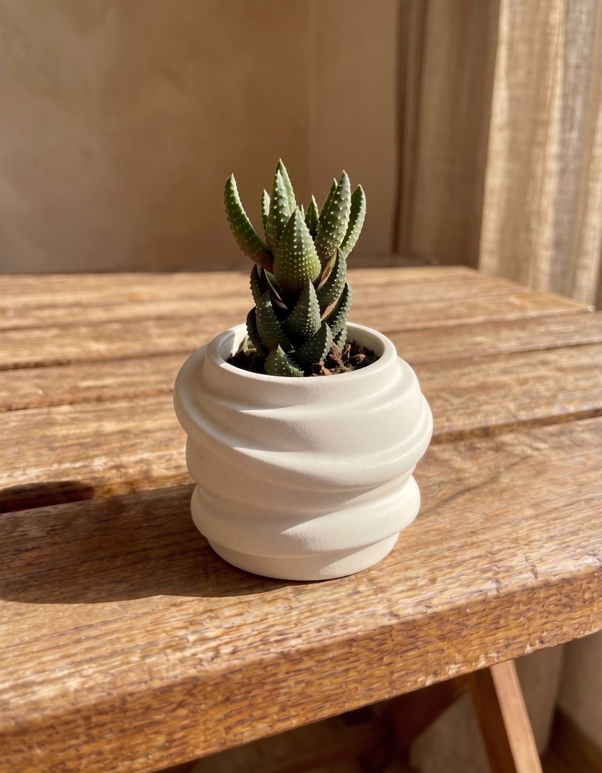 Mini Vaso Saturno Artesanal 7,5x6cm Em Resina Mineral