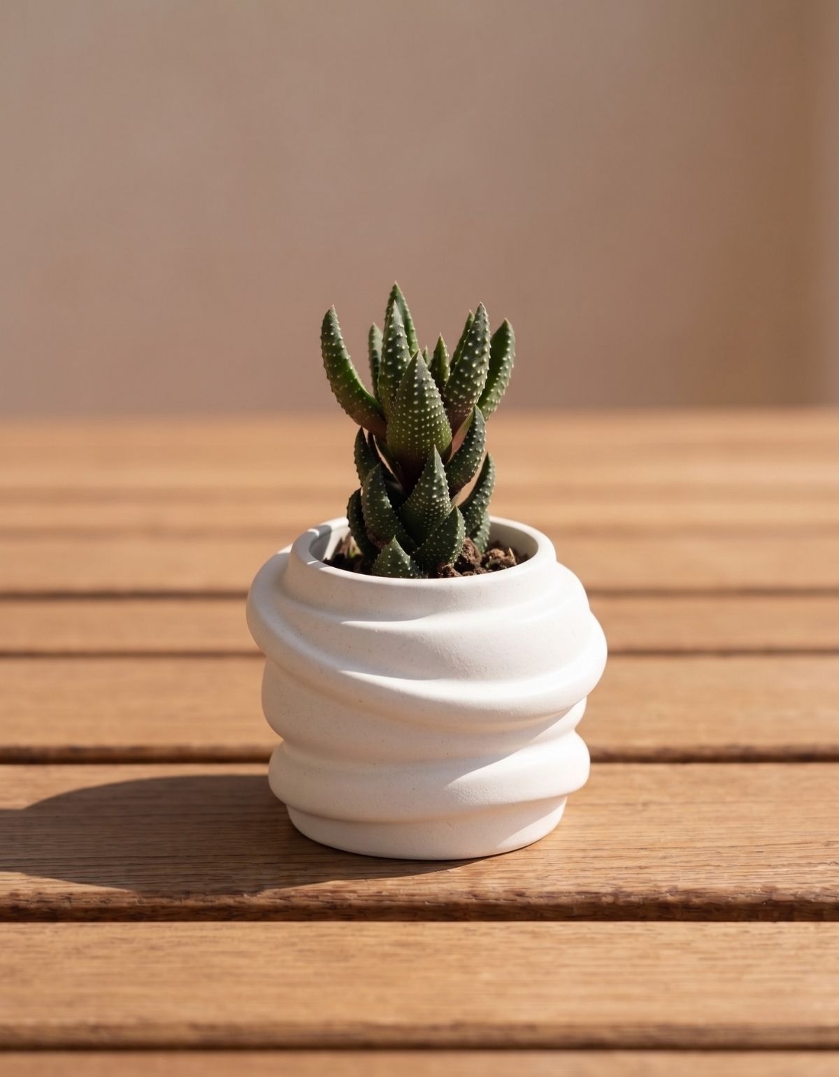 Mini Vaso Saturno Artesanal 7,5x6cm Em Resina Mineral