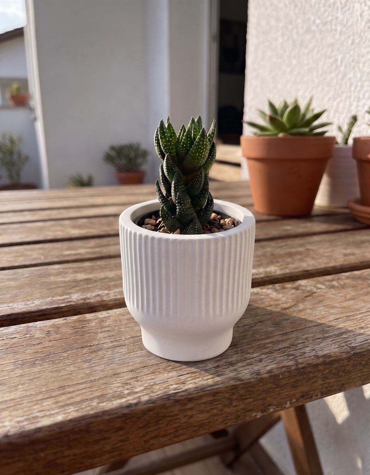 Vaso Decorativo Garrafa Invertida Listras 8cm Cimento Artesanal