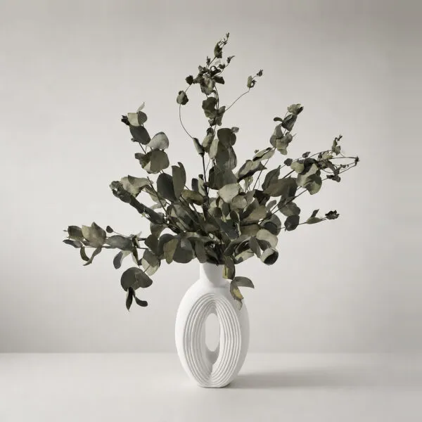 Arranjo de Flores Secas com Vaso Eclipse de Cimento, foto de estúdio