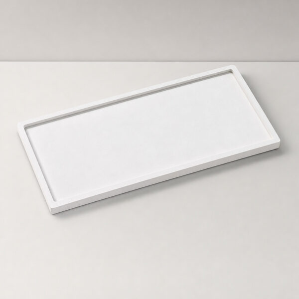 Bandeja de Cimento Branco Retangular Artesanal Aleta, vista em perspectiva