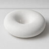 Castiçal Nuvem em Cimento Branco Artesanal Castiçal Nuvem em Cimento Branco Artesanal, vista em perspectiva
