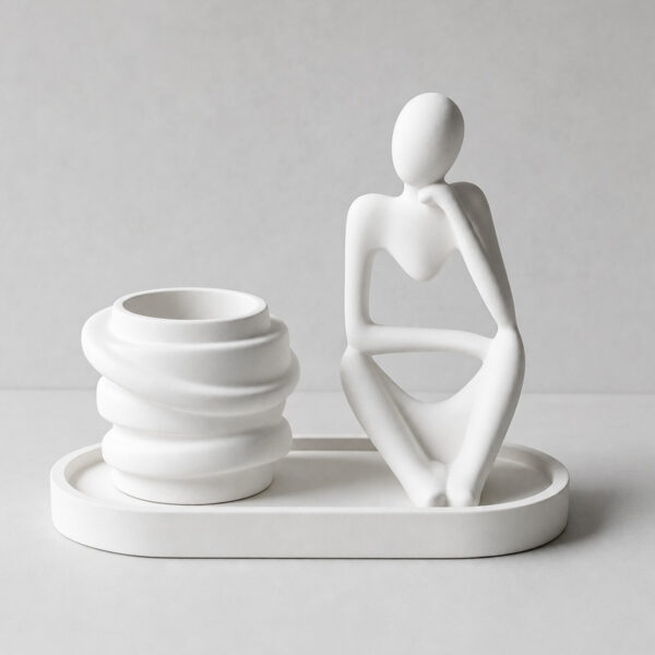 Conjunto Decorativo Pensadora com Vaso e Bandeja em Cimento Branco, vista em perspectiva