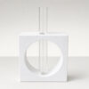 Vaso Cubo Decorativo Branco com Tubo de Vidro Solitário, vista em perspectiva