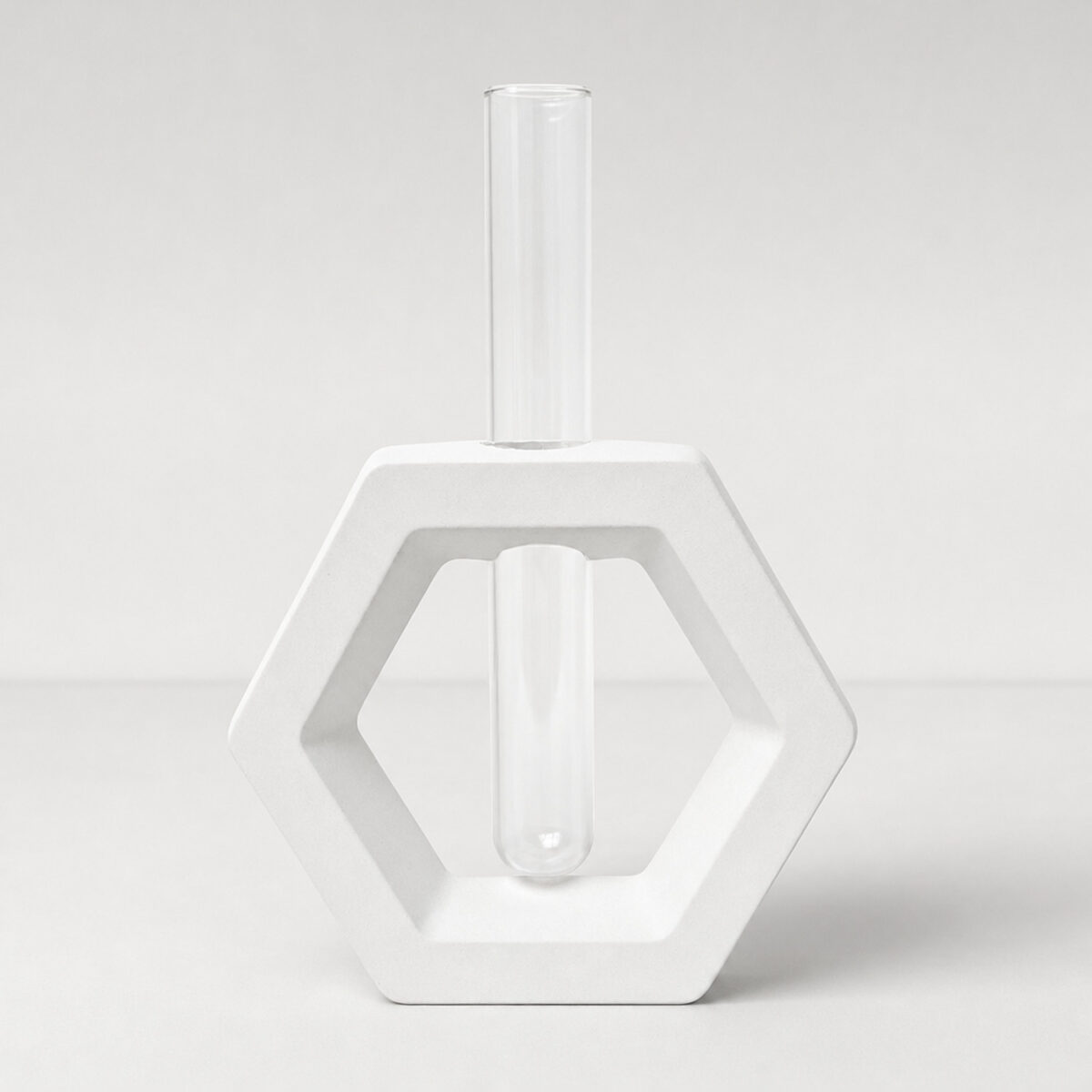 Vaso Solitário Hexa de Cimento Branco Artesanal, vista em perspectiva