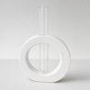 Vaso Solitário Redondo de Cimento Branco com Tubo de Vidro, vista em perspectiva