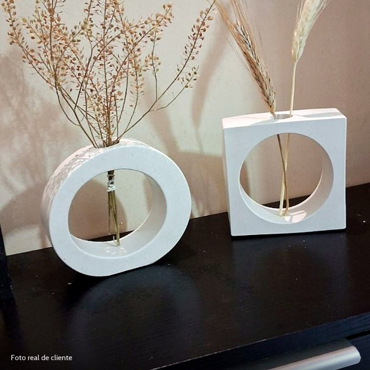 Foto real de cliente: Arranjo de Flores Secas em Vaso de Cimento Redondo Solitário