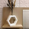 Foto real de cliente: Vaso Solitário Hexa de Cimento Branco Artesanal