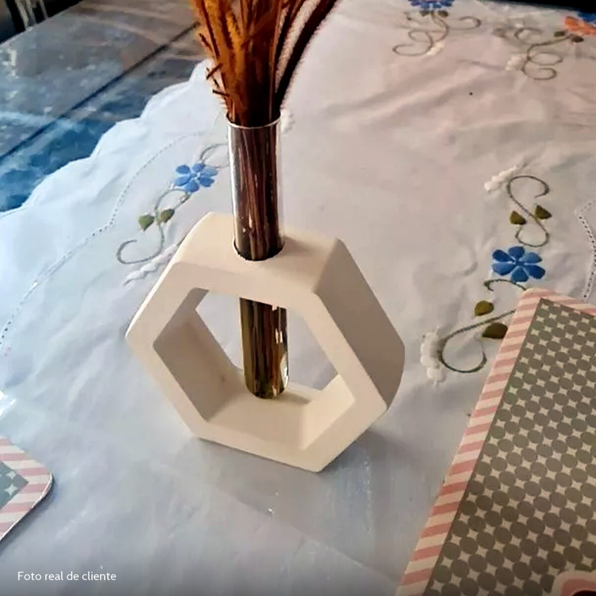 Foto real de cliente: Vaso Solitário Hexa de Cimento Branco Artesanal