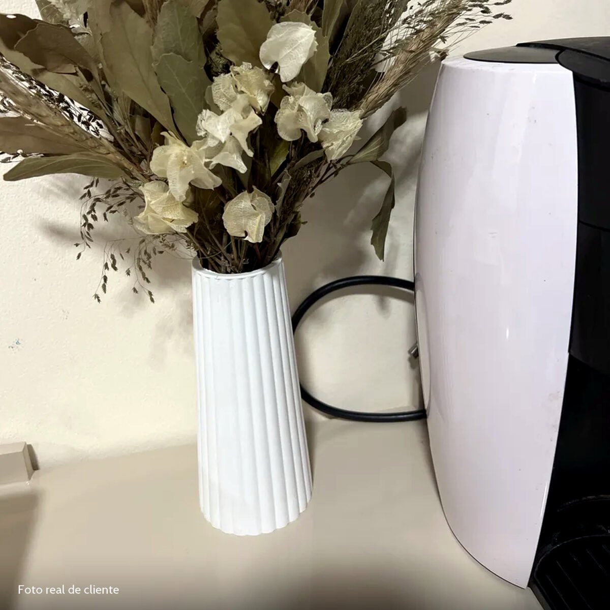 Foto real de cliente: Vaso Decorativo de Cimento Branco com Listras Artesanal Solitário