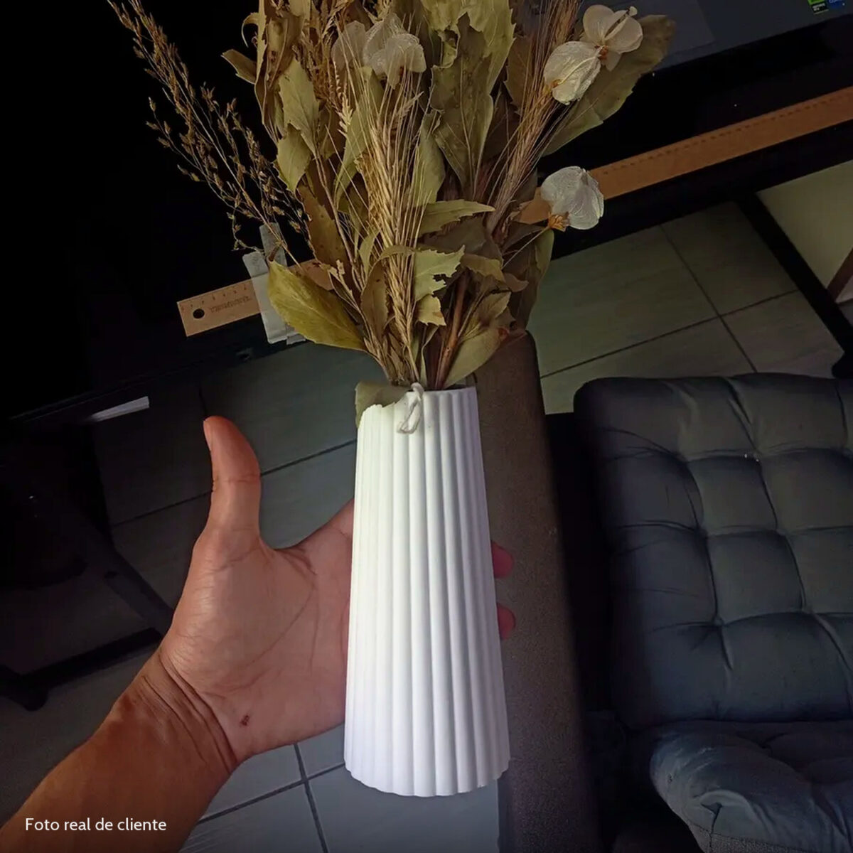 Foto real de cliente: Vaso Decorativo de Cimento Branco com Listras Artesanal Solitário