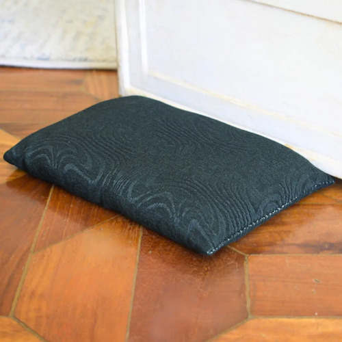 Peso de Porta Decorativo em Formato de Almofada — Estampas Diversas