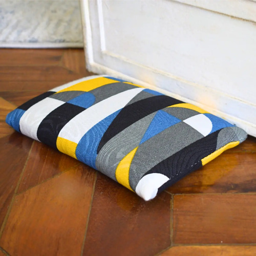 Peso de Porta Decorativo em Formato de Almofada — Estampas Diversas