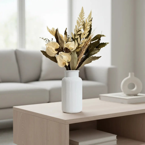 Arranjo de Flores Secas em Vaso de Cimento com Listras