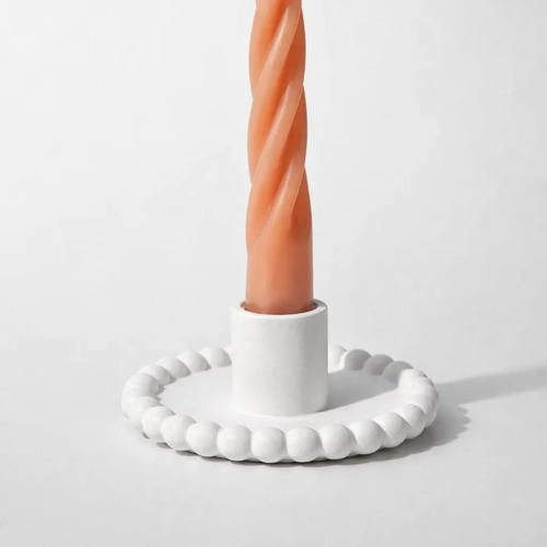 D_625165-MLB111231969143_052026-O.jpg Castiçal Artesanal com Pérolas em Cimento Branco — Aleta