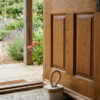 D_637277-MLB107830813548_032026-O.jpg Calço de Porta em Concreto Cinza com Corda — Aleta