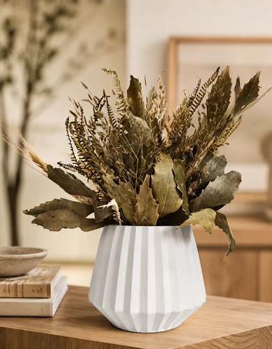 Arranjo de Flores Secas em Vaso de Cimento Diamante Aleta