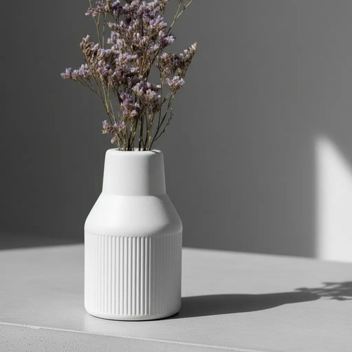 Garrafas Decorativas com Flores Secas em Cimento Branco