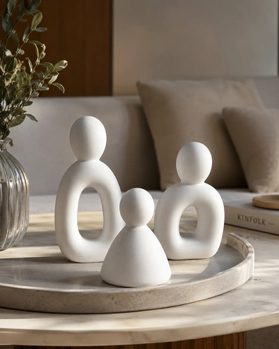 Trio de Estatuetas Família em Cimento Branco Egípcio Aleta