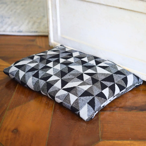 Peso de Porta Decorativo em Formato de Almofada — Estampas Diversas