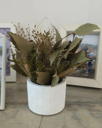D_700764-MLB90352728156_082025-O.jpg Arranjo de Flores Secas com Vaso Amazonas em Cimento