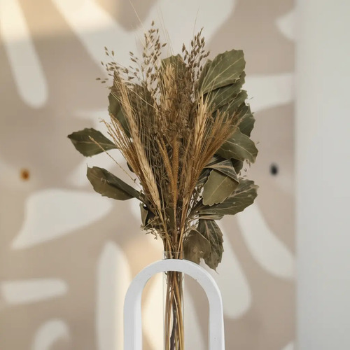 Arranjo de Flores Secas em Vaso de Cimento Solitário Portal
