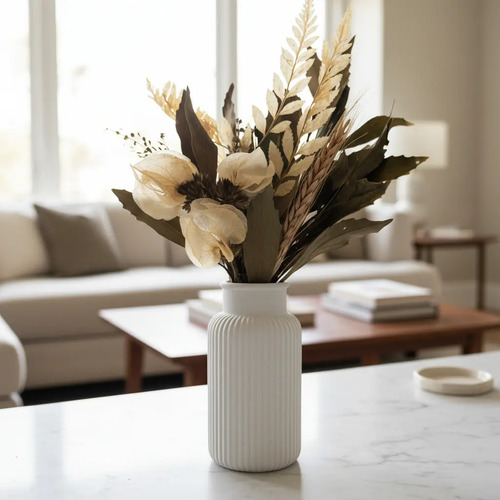 Arranjo de Flores Secas em Vaso de Cimento com Listras