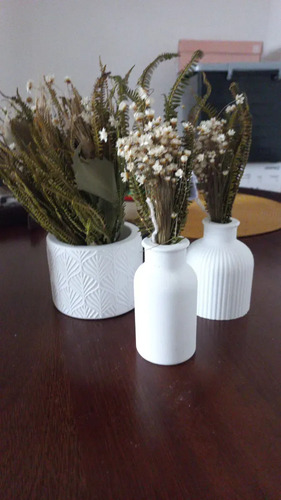 Vaso Decorativo de Cimento com Flor Seca — Conjunto 2 Peças