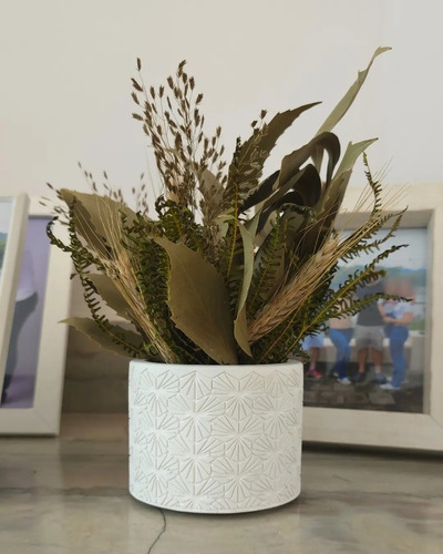 Arranjo de Flores Secas em Vaso de Cimento — Decoração Boho