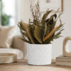 Arranjo de Flores Secas em Vaso de Cimento Branco Egípcio