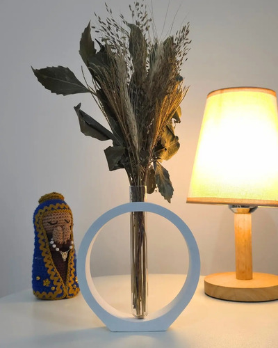 Arranjo de Flores Secas com Vaso de Cimento e Anel Decorativo